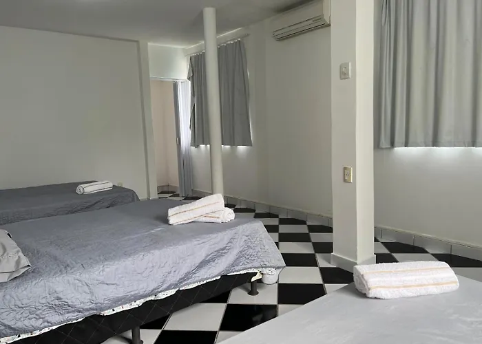 Casa Ampla Com Piscina E Churrasqueira Em Pn