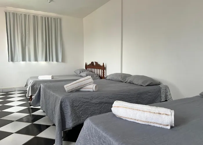 Casa Ampla Com Piscina E Churrasqueira Em Pn