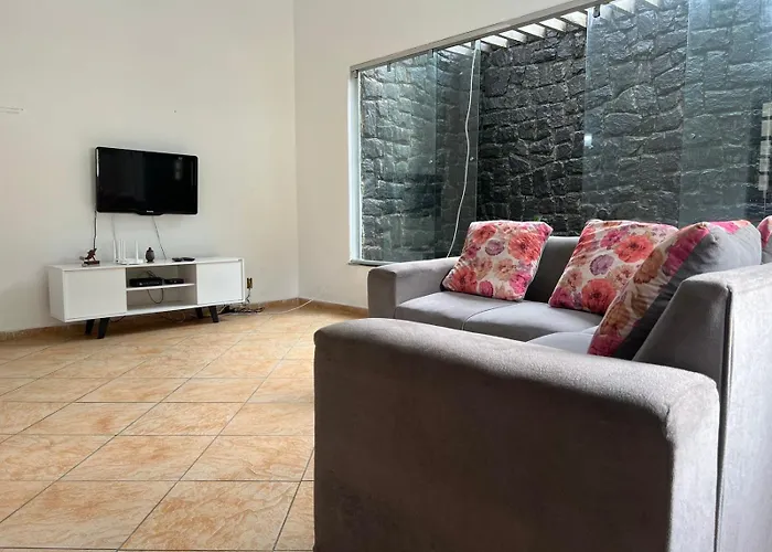 Casa Ampla Com Piscina E Churrasqueira Em Pn