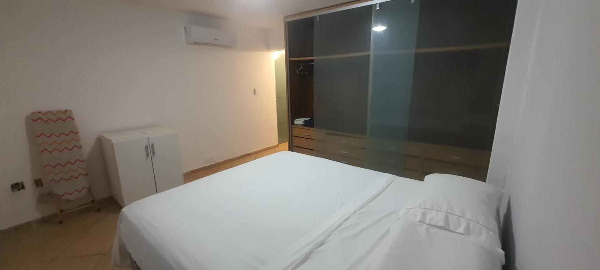 Casa Ampla Com Piscina E Churrasqueira Em Pn